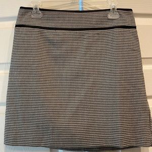 Loft skirt, size 8. Great condition